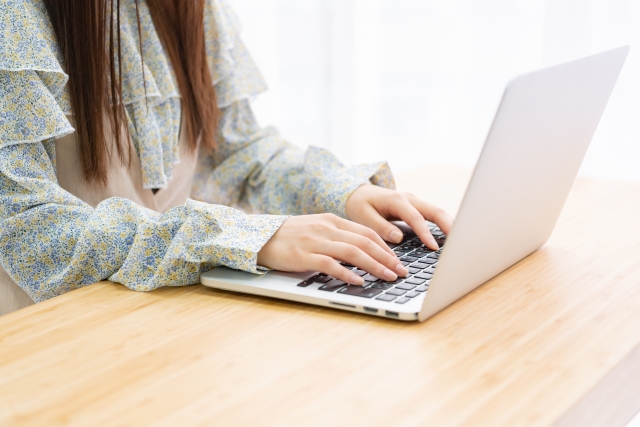 メール作成にAIを活用するイメージ